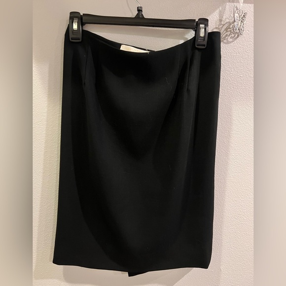 EUC BLACK VALENTINO PENCIL SKIRT SIZE 8 - Picture 1 of 4